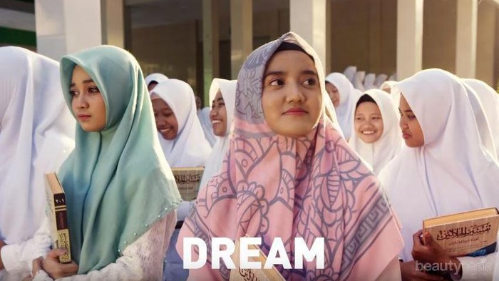 Belum Rilis, Kenapa Film 'The Santri' Garapan Livi Zheng Diboikot?