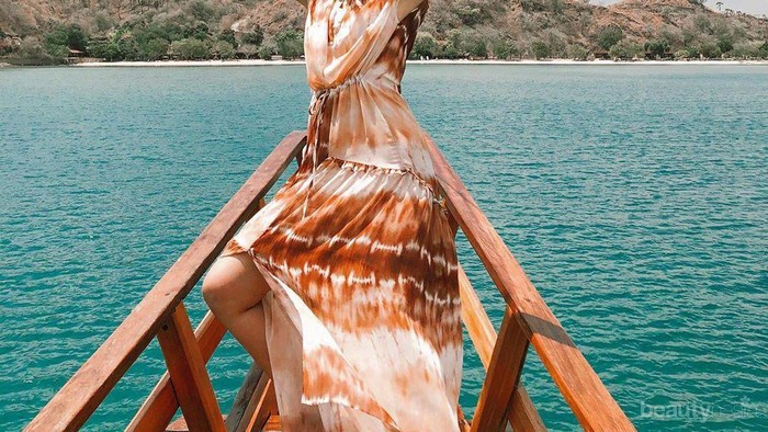 7 Penampilan Kece Influencer Tanah Air Saat Liburan ke Labuan Bajo