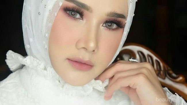 Tampil Cantik  saat Pelantikan DPR RI Mulan Jameela 