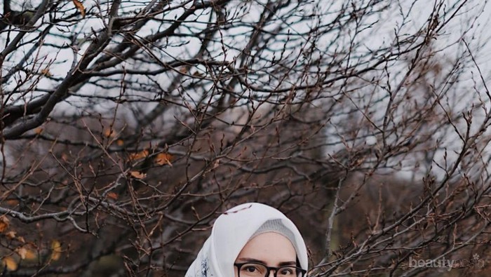 6 Padu Padan Busana Monokrom Anti Monoton ala Influencer Zahratul Jannah