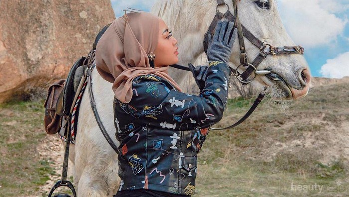 Sering Bikin Iri Warganet, Dari Mana Sumber Kekayaan Rachel Vennya?