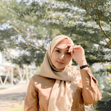 Tips Pilih Hijab Nyaman Ala Youtuber Cantik Ranie Karlina