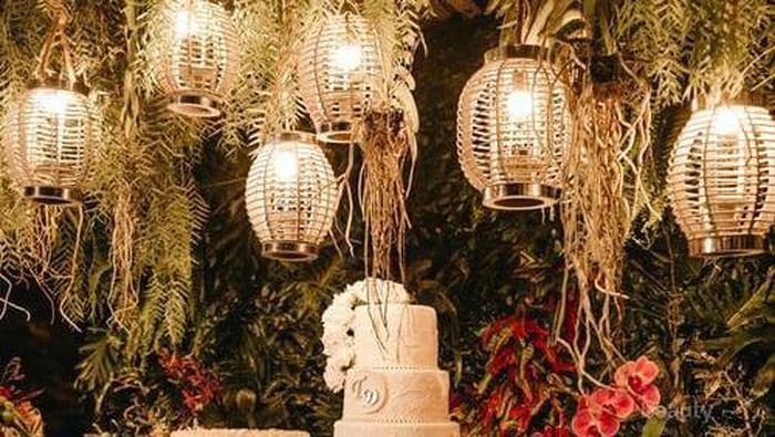 10 Inspirasi Kue Pernikahan Gorgeous Ini, Wajib Ada di Wedding Party Kamu!