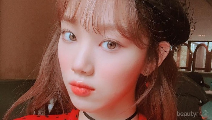 5 Inspirasi Fashion Lee Sung Kyung yang Selalu Tampil Stylish dan Manis