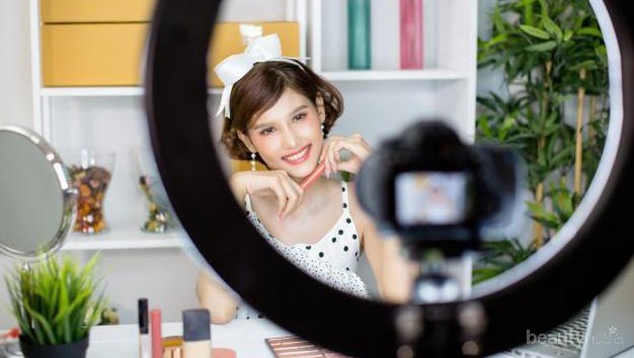 Sstt, Ini Fakta Unik Dibalik Maraknya Profesi Beauty Vlogger!