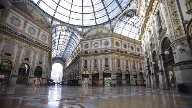 Vatikan mengumumkan penutupan semua gereja Katolik di seluruh Roma untuk menekan penyebaran virus corona di Italia.