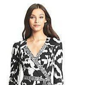 img-title Ngantor dengan Baju Batik? Ini Ide Baju Batik yang Membuatmu Tetap Kekinian