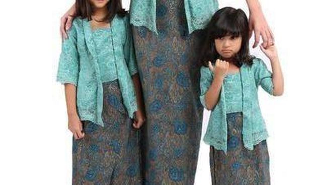 Intip 5 Inspirasi Kebaya Kembar Ibu Dan Anak Yang Menarik Ditiru