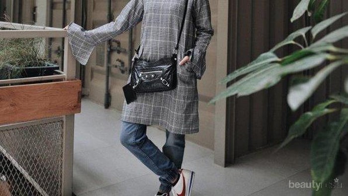 Mudah Tidak Pakai Ribet, Ini 7 Inspirasi Padu Padan Tunik dan Celana