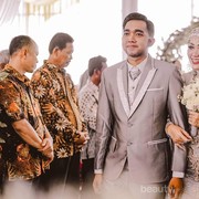 5 Kisah Cinta yang Viral di Media Sosial, Bukti Jodoh Pasti Bertemu!