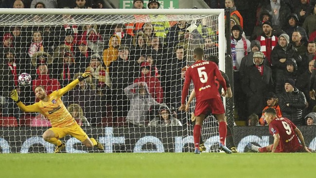 Jan Oblak berperan penting mengantarkan Atletico Madrid ke perempat final Liga Champions, sedangkan Adrian bikin Liverpool merana.