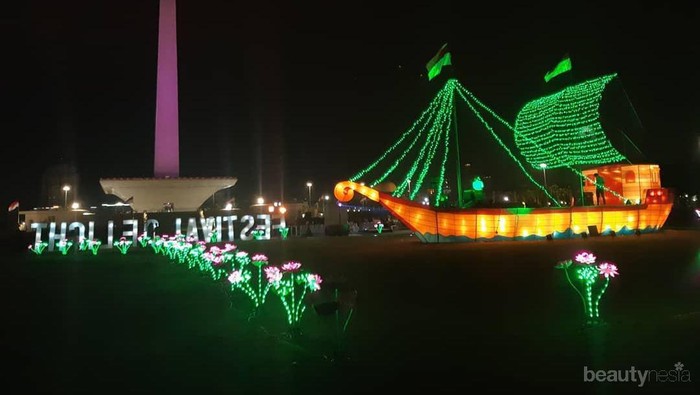 Spot Selfie Terbaik Festival of Light 2019, Lampu Instagramable di Monas