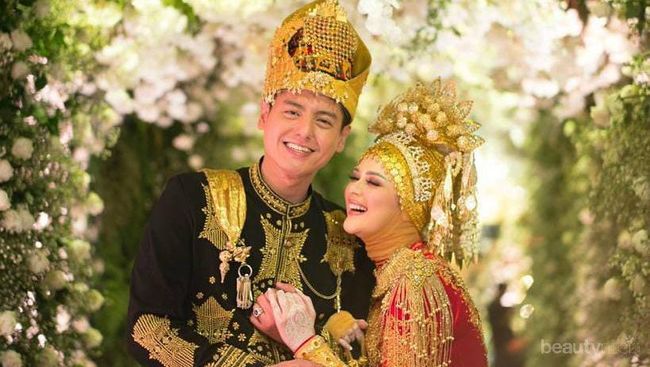 Inspirasi Gaun Pengantin Cut Meyriska, dari Akad Hingga ...