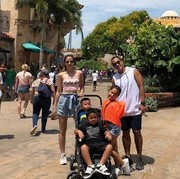 Serunya Momen Nia Ramadhani dan Keluarga Liburan ke Disney