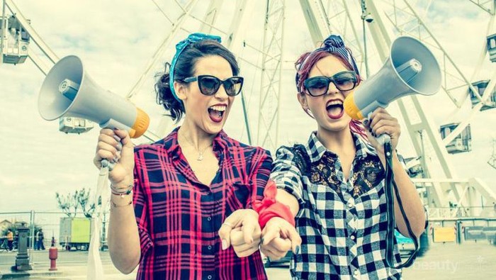 Saat Demo Kamu Terkena Gas Air Mata? Inilah Tips Mengatasi Mata Perih!