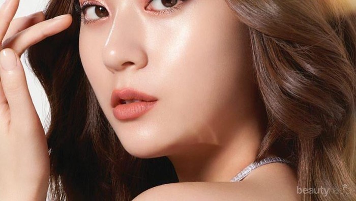 Tertarik Coba Tampilan Makeup 'Glass Skin Look' Ala Korea? Gunakan Deretan Produk Berikut