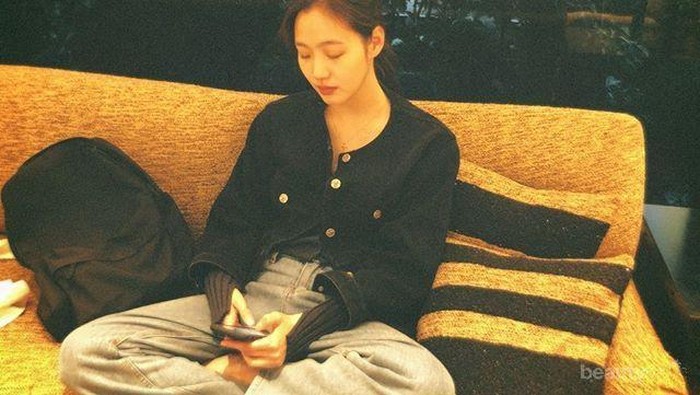 Inspirasi Outfit Simple ala Kim Go Eun yang Cantik Tanpa Operasi Plastik
