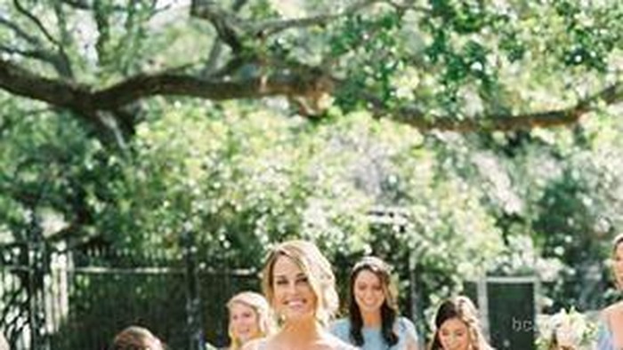 Jadi yang Sempurna di Hari Pernikahan dengan Beach Wedding Dress