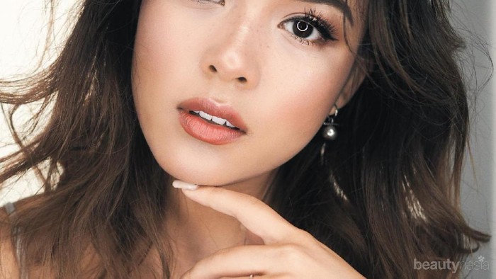 Ingin Tampil Natural Tapi Tetap Cetar? Yuk Coba 3 Tips Makeup Dewy Look Ini