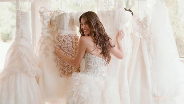 Cara Merawat Gaun Pernikahan yang Berharga Agar Tetap Awet