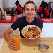5 Menu Favorit di Ayam Penyet Kriting Milik Rachel Goddard