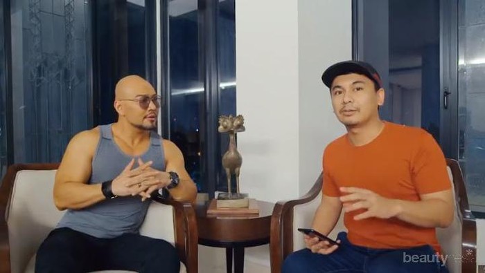 Cerita Raditya Dika dan Deddy Corbuzier Jalani Hidup Minimalis, Jual Jam Tangan & Mobil Mewah! Cerita Raditya Dika dan Deddy Corbuzier Jalani Hidup Minimalis, Jual Jam Tangan & Mobil Mewah!
