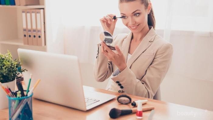 Tidak Sampai 5 Menit! Tutorial Makeup ini Bisa Kamu Lakukan di Meja Kantor