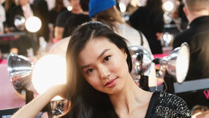 Cantiknya Estelle Chen, Model Blasteran Tiongkok yang Jadi Wajah Baru Maybelline