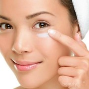 5 Eye Cream Terbaik Mengandung Retinol untuk Hilangkan Garis Halus dan Mata Panda