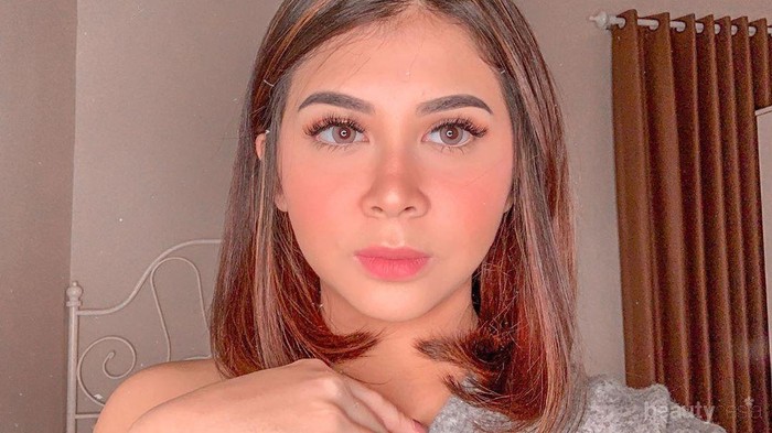 Tampilan Makeup Natural Mirip Cewek Korea ala Kesha Ratuliu