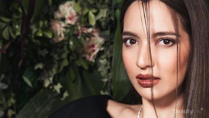 Halaman Bak Lapangan Bola, Begini Mewahnya Rumah Nia Ramadhani