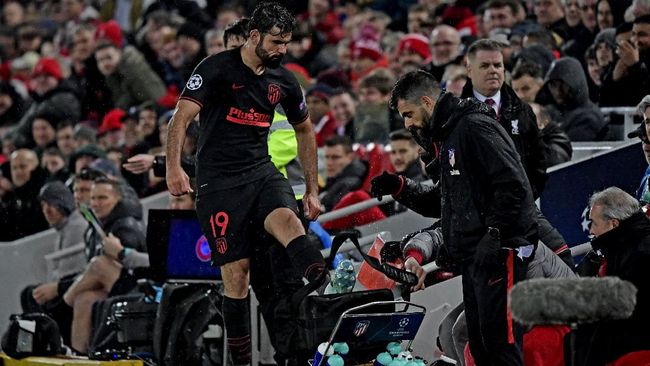 Costa Berpura-pura Batuk Berguyon soal Virus Corona Diego Costa berpura-pura batuk dan disebut mencoba berguyon soal virus corona, namun humornya itu dinilai keterlaluan.