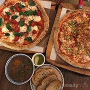 Tak Kalah Enak dari Restoran, Begini Resep Buat Pizza di Rumah dengan Mudah