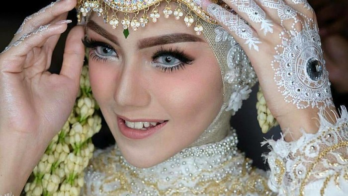 Makeup Sendiri di Hari Resepsi? Siapa Takut, Simak Tipsnya di Sini