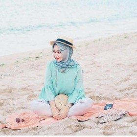 Tips Agar Hijabers Tetap Nyaman dan Stylish Liburan ke Pantai