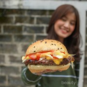 7 Burger Lokal Paling Enak di Jakarta yang Wajib Kamu Cobain