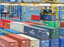 Biaya Logistik RI Termahal di Dunia, Pelindo III-KAI Duet
