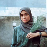 [FORUM] Yang mana sih yang lebih gampang? Menggunakan pashmina atau kerudung segi4?