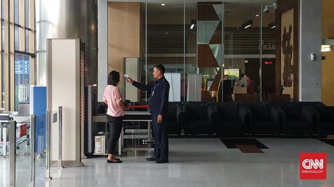 Menteri KKP mengimbau ibu hamil segera ambil cuti, sementara KPK dan Kejagung sama-sama menerapkan kebijakan kerja dari rumah hingga dua pekan ke depan.
