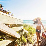 Mau Ke Pantai? Hindari Skincare dengan Kandungan Berikut Ini