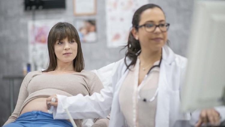 Berikut ini ciri-ciri hamil dan juga perkembangan janin satu bulan. Morning sickness hingga perubahan mood biasanya dialami selama trimester pertama.