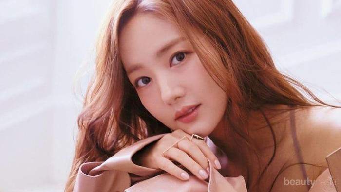Dari Los Angeles Hingga Bali, Intip 8 Inspirasi Fashion Liburan Park Min Young 'Secretary Kim'