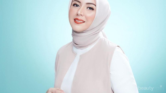 Mau Makeup Tahan Lama Seharian? Cobain Tips Ini Ladies!