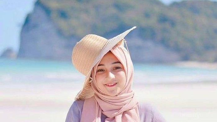 5 Skincare yang Wajib Dipakai Saat Liburan ke Pantai