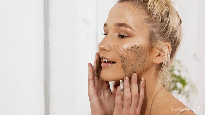 4 Tanda Kamu Terlalu Sering Mengeksfoliasi Kulit