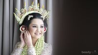 8 Inspirasi Model Kebaya Putih Modern Untuk Akad Nikah