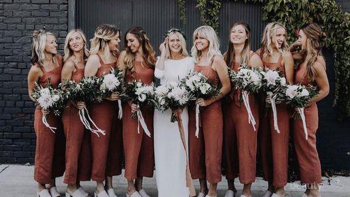 10 Inspirasi Gaya Rambut Cantik untuk Bridesmaid