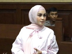 Terseret Isu Istri Ketiga Uje, Jennifer Dunn Belum Mau Tempuh Jalur Hukum
