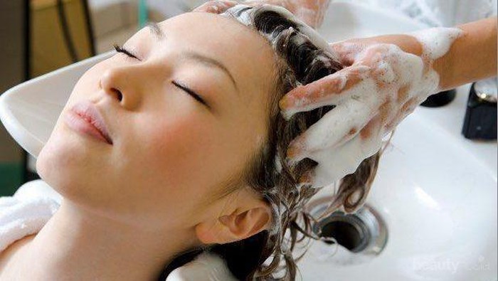 Serupa Namun Tak Sama, Ini Bedanya Creambath, Hair Spa, dan Hair Mask.