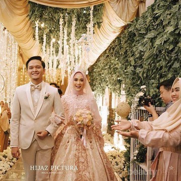 Cantik dan Anggun, Berikut Inspirasi Gaun Pengantin Hijab ala Artis Indonesia